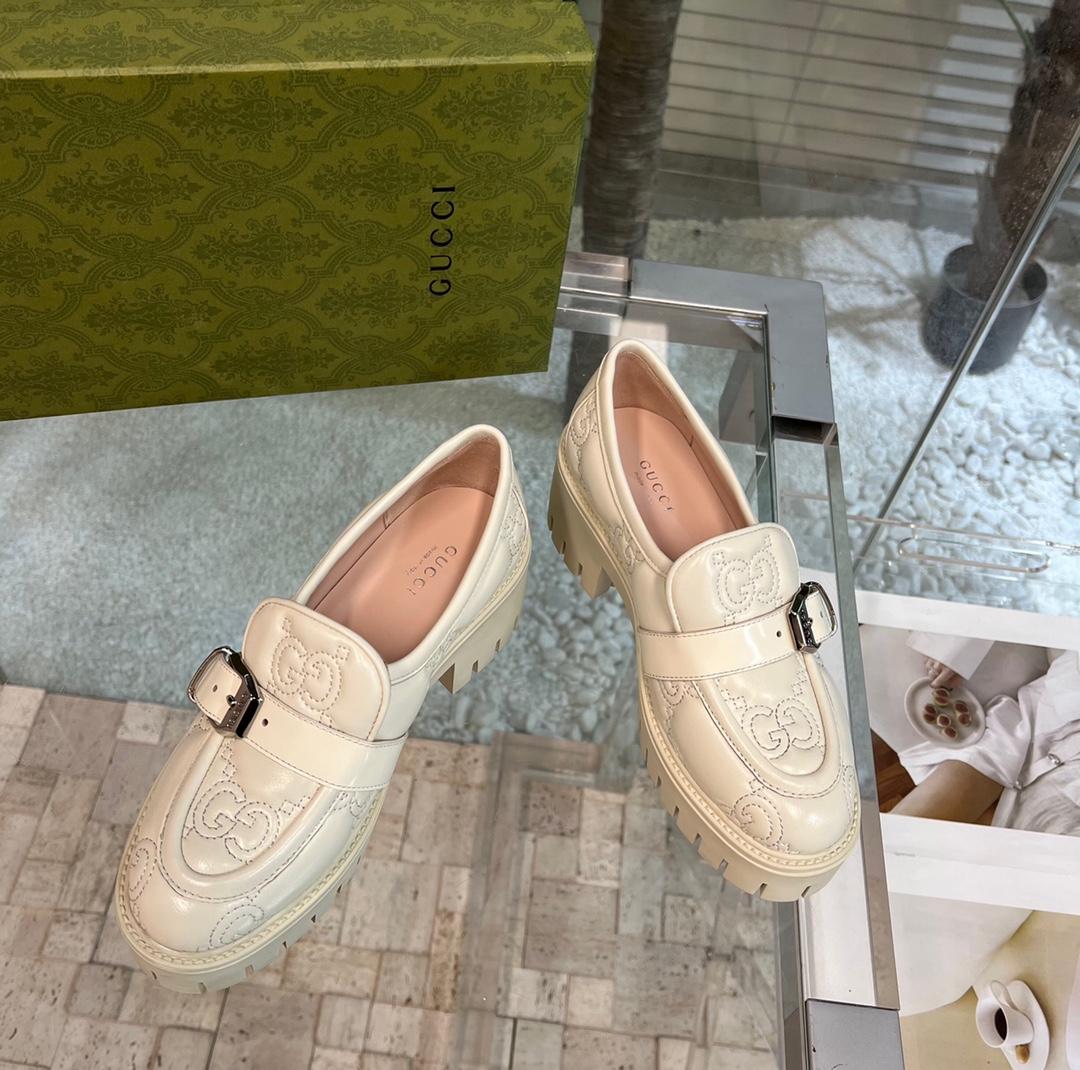 Gucci Women's GG Matelassé Shoe - FashionPlug