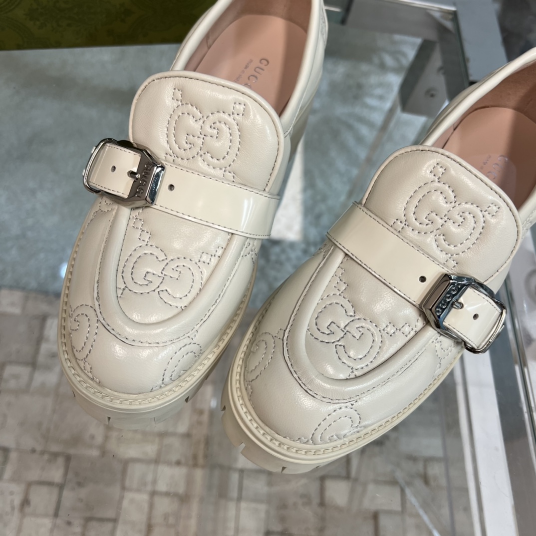 Gucci Women's GG Matelassé Shoe - FashionPlug