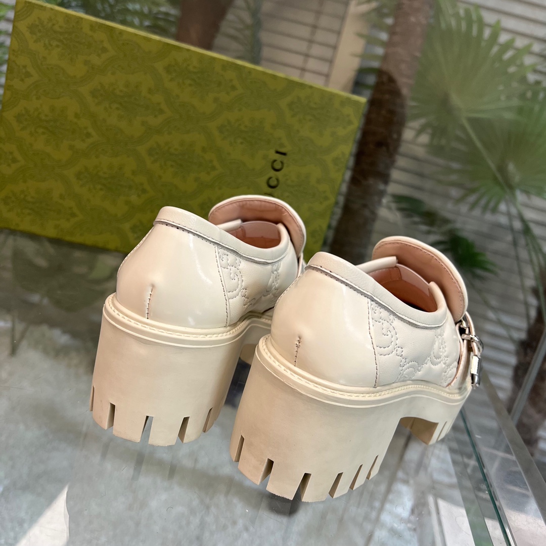 Gucci Women's GG Matelassé Shoe - FashionPlug