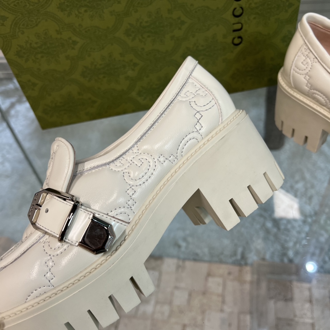 Gucci Women's GG Matelassé Shoe - FashionPlug