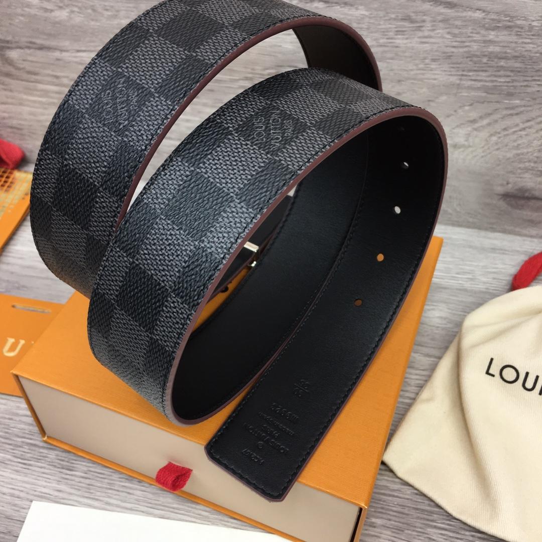 Louis Vuitton  LV Initiales 40mm Reversible Belt - FashionPlug
