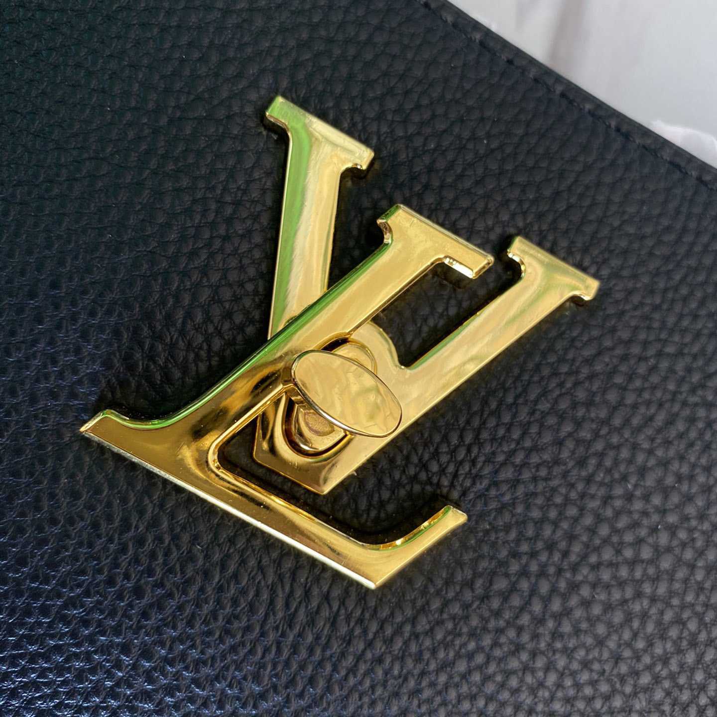 Louis Vuitton Lockme Shopper(42-28-15cm)   M57345 - FashionPlug