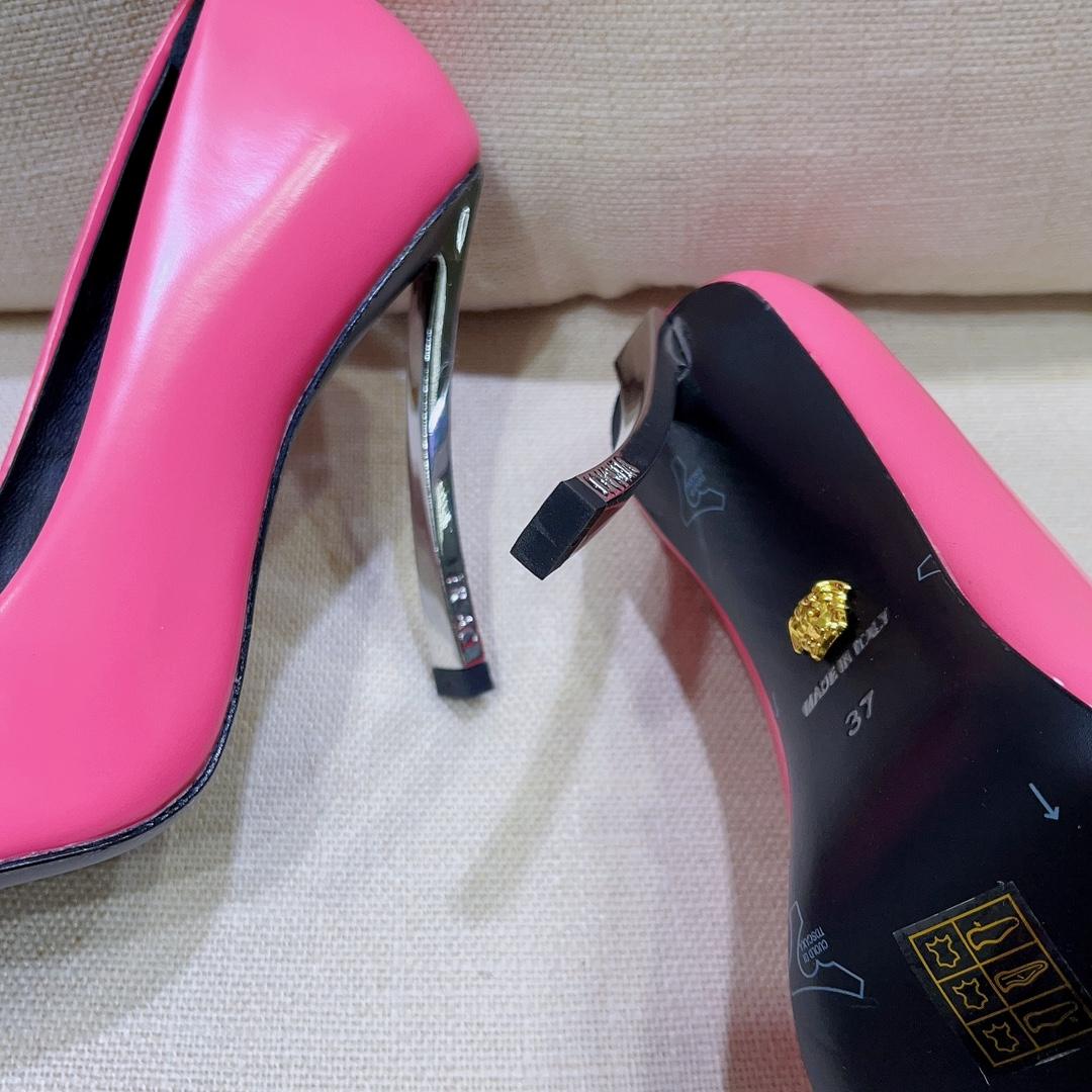 Versace Pin-Point Pumps - FashionPlug