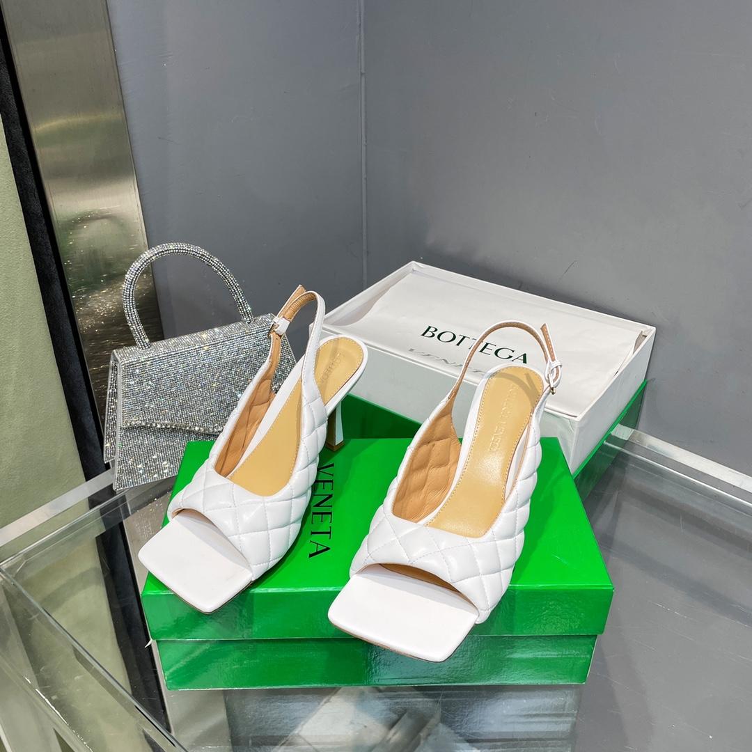 Bottega Veneta Padded Slingback Sandal - FashionPlug