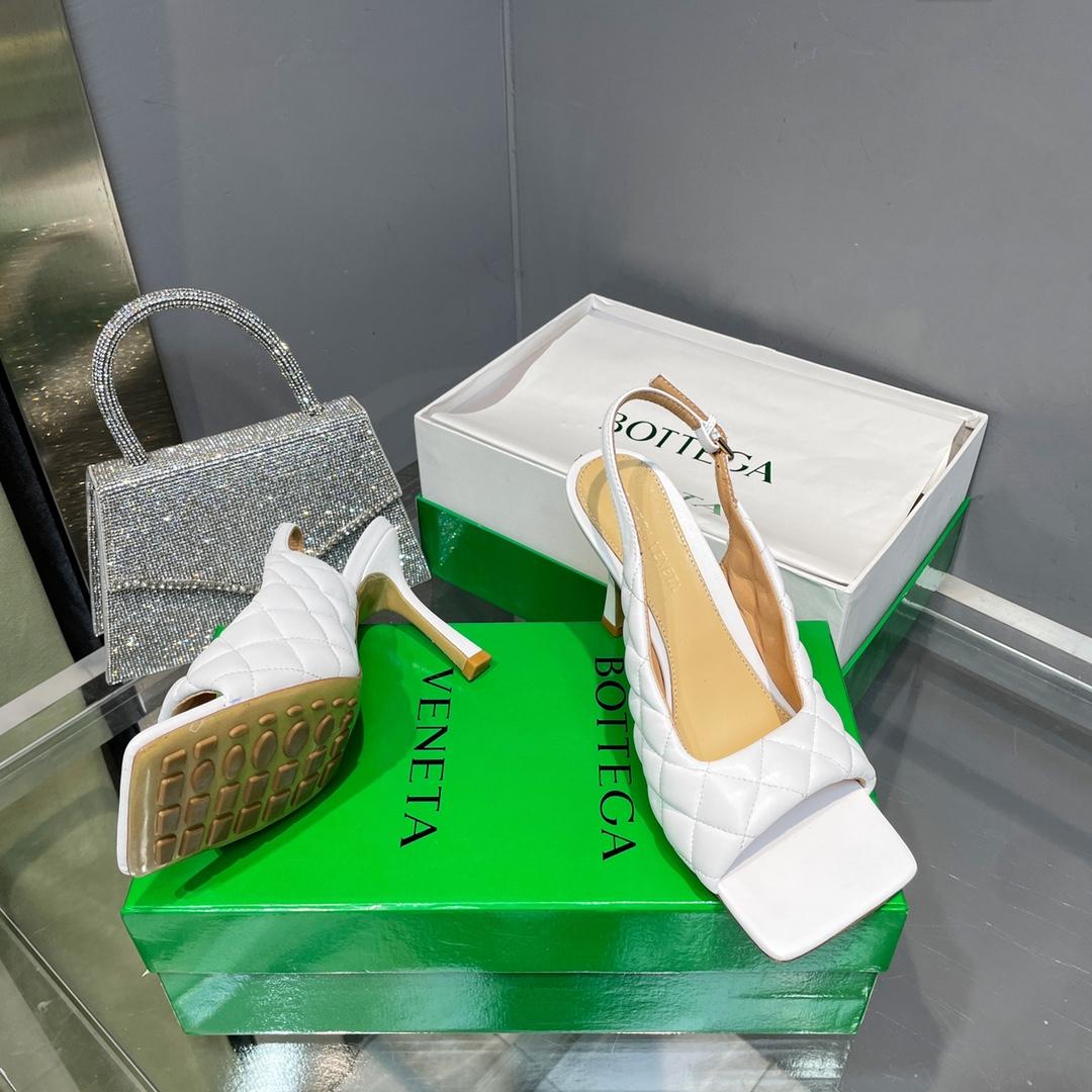 Bottega Veneta Padded Slingback Sandal - FashionPlug
