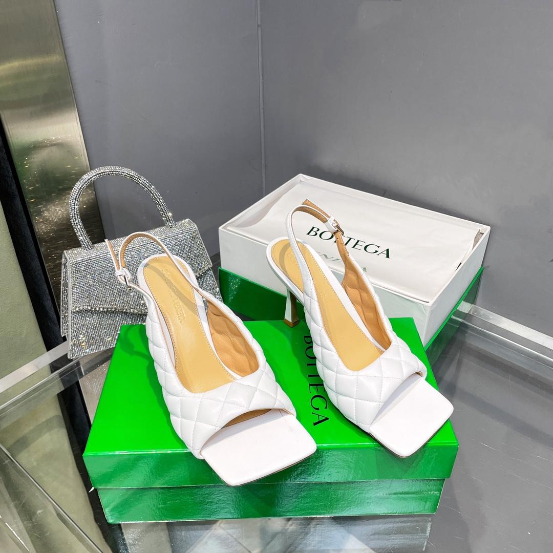 Bottega Veneta Padded Slingback Sandal - FashionPlug