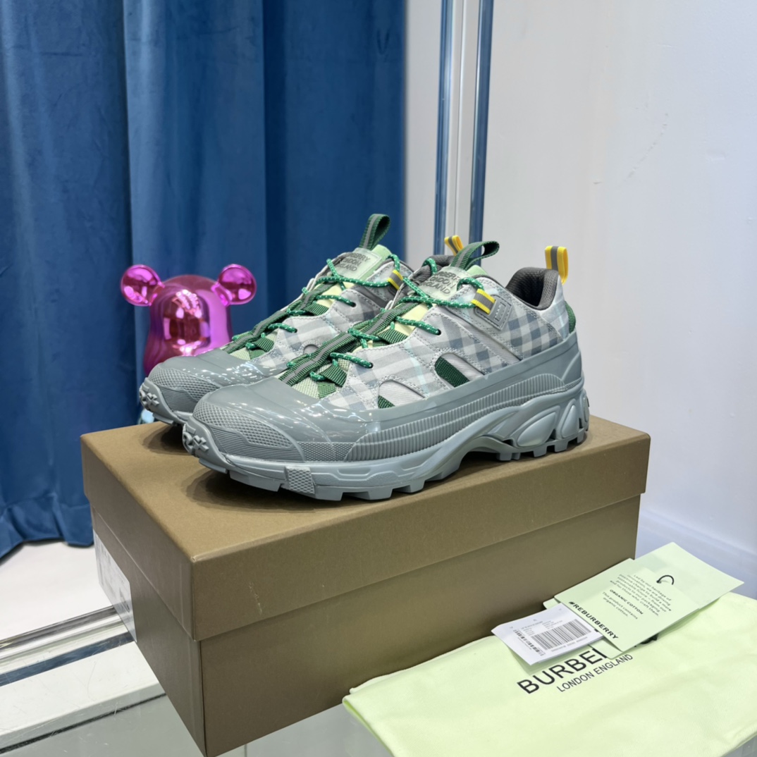 Burberry Arthur Check Sneakers - FashionPlug