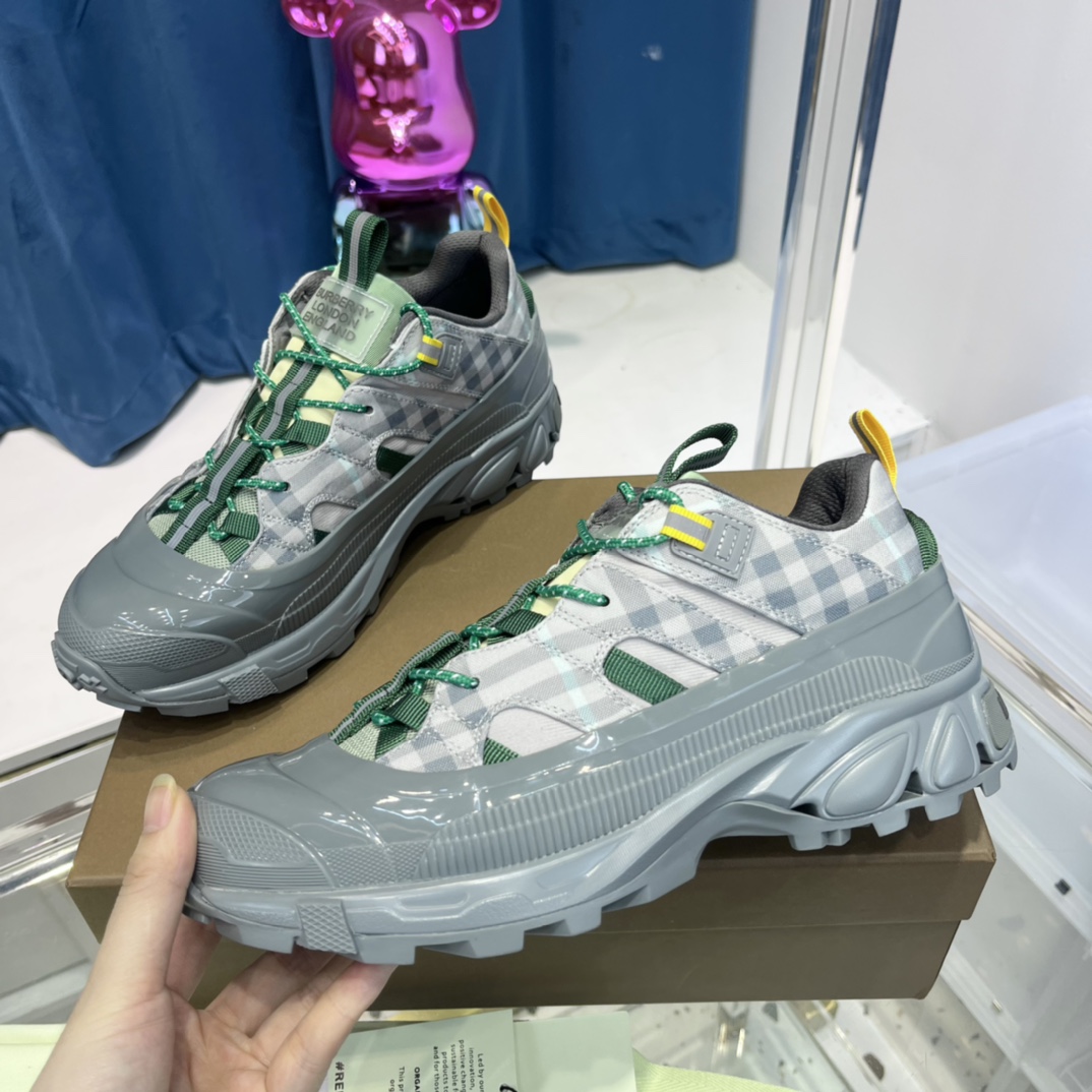 Burberry Arthur Check Sneakers - FashionPlug