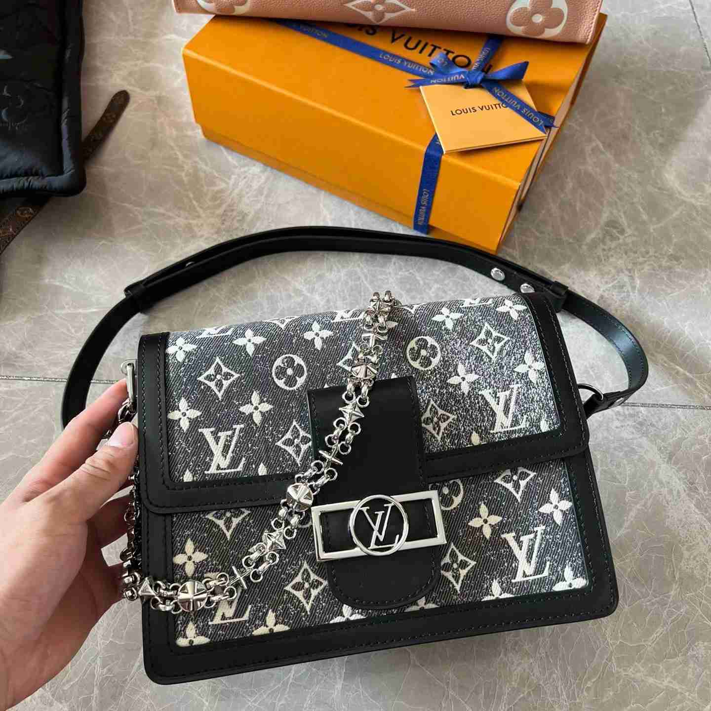 Louis VuittonDauphine MM Handbag (25-17-10.5cm)   M21458 - FashionPlug
