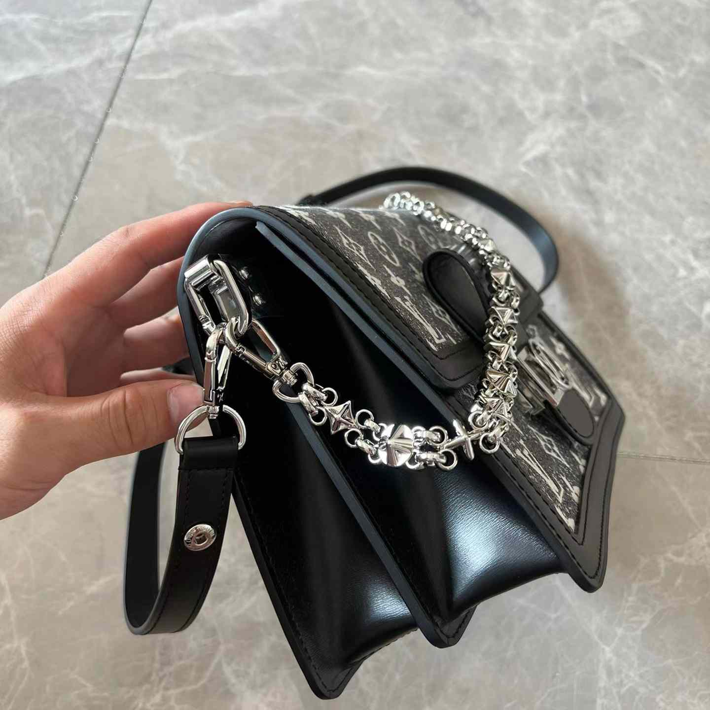 Louis VuittonDauphine MM Handbag (25-17-10.5cm)   M21458 - FashionPlug