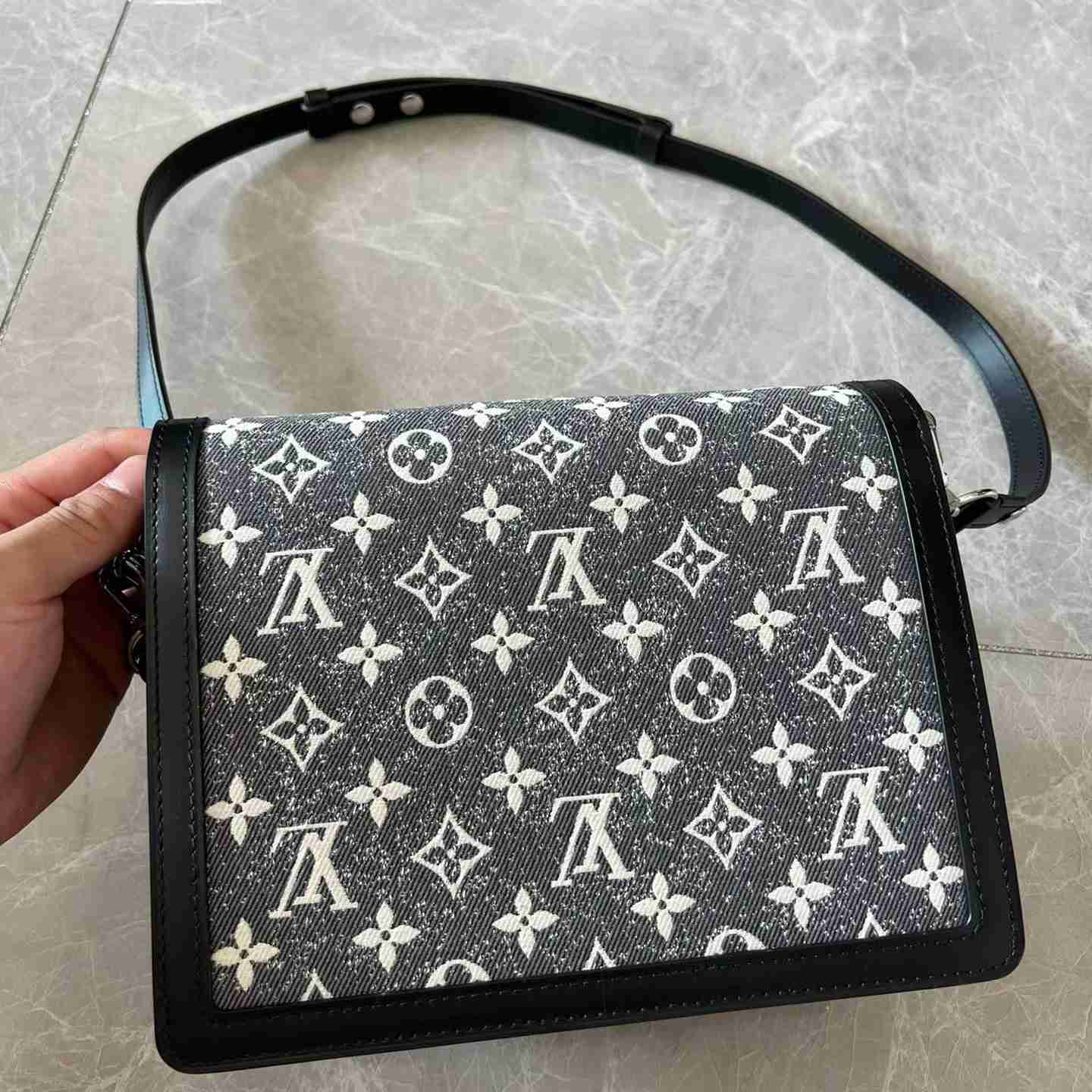 Louis VuittonDauphine MM Handbag (25-17-10.5cm)   M21458 - FashionPlug