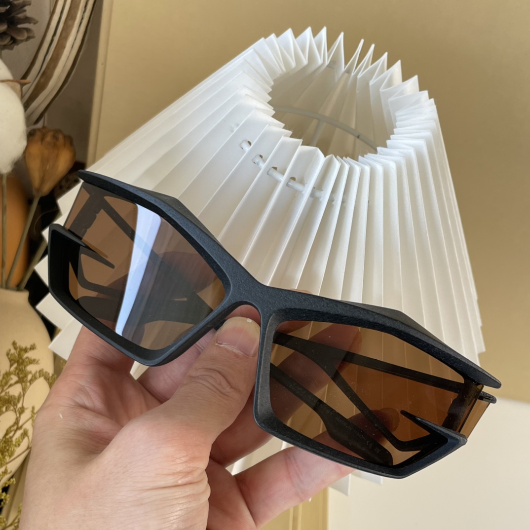 Givenchy Giv Cut sunglasses In Nylon       GV40049  - FashionPlug