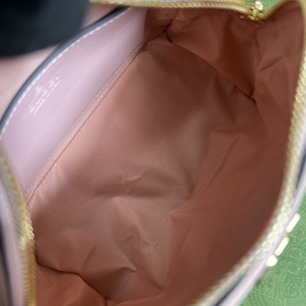 Gucci GG Matelassé Beauty Case(16*12.5*9cm) - FashionPlug