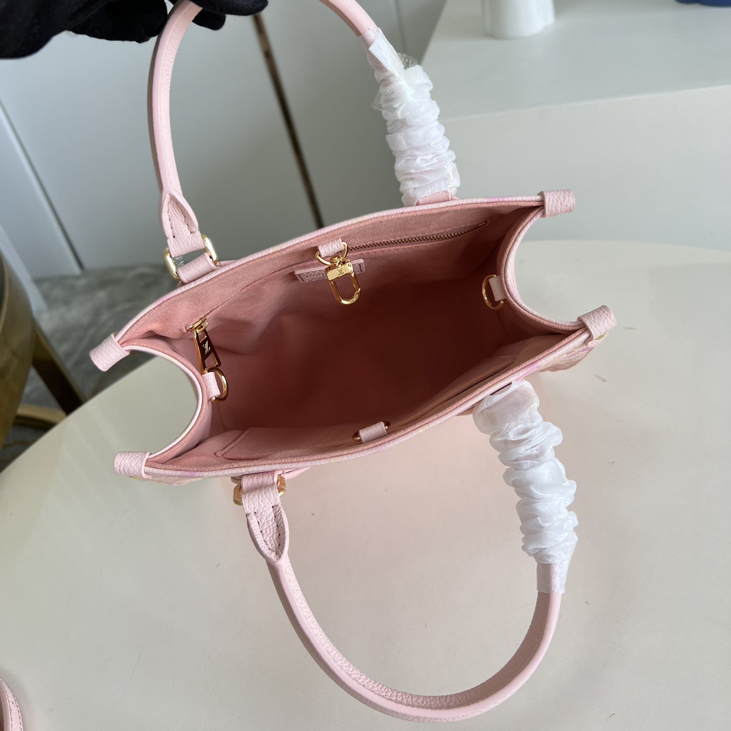 Louis Vuitton OnTheGo PM Tote Bag (25 x 19 x 11.5 cm)   M46168 - FashionPlug