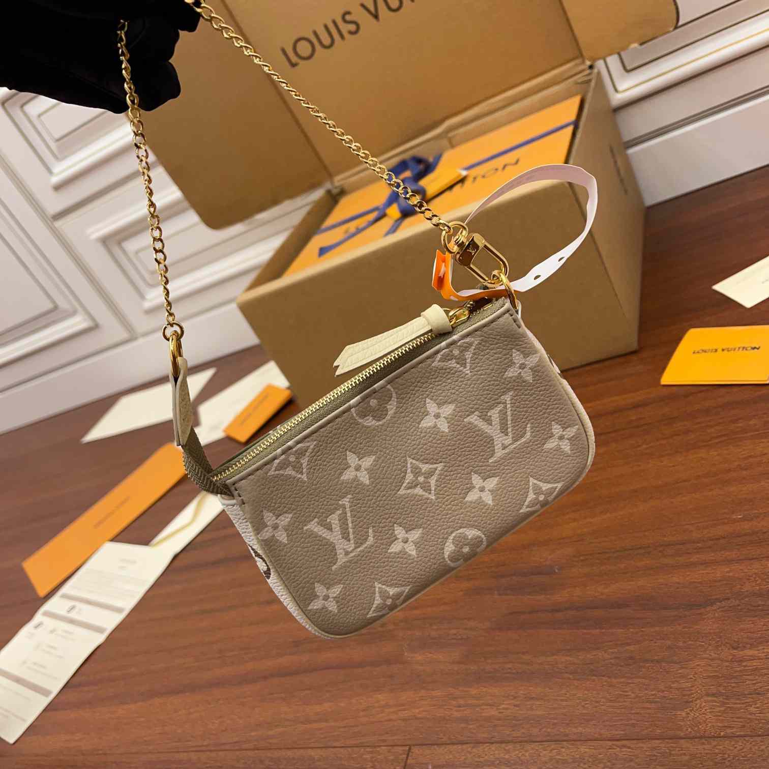 Louis Vuitton Mini Pochette Accessoires(15.5x10.5x4CM)    M81284 - FashionPlug