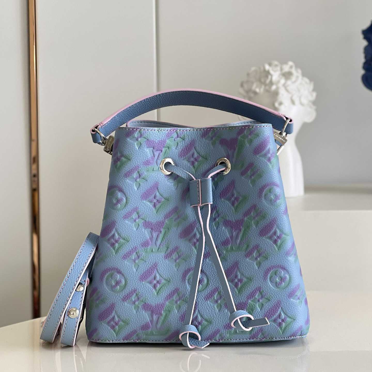 Louis Vuitton Néonoé BB Bucket Bag (20 x 20 x 13 cm)   M46173 - FashionPlug