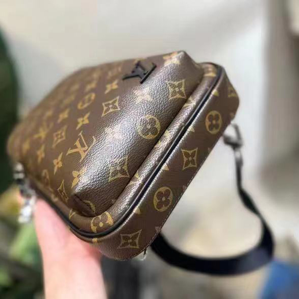 Louis Vuitton Avenue Slingbag       M46327 - FashionPlug