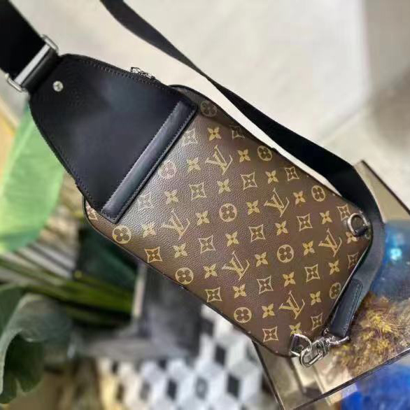 Louis Vuitton Avenue Slingbag       M46327 - FashionPlug