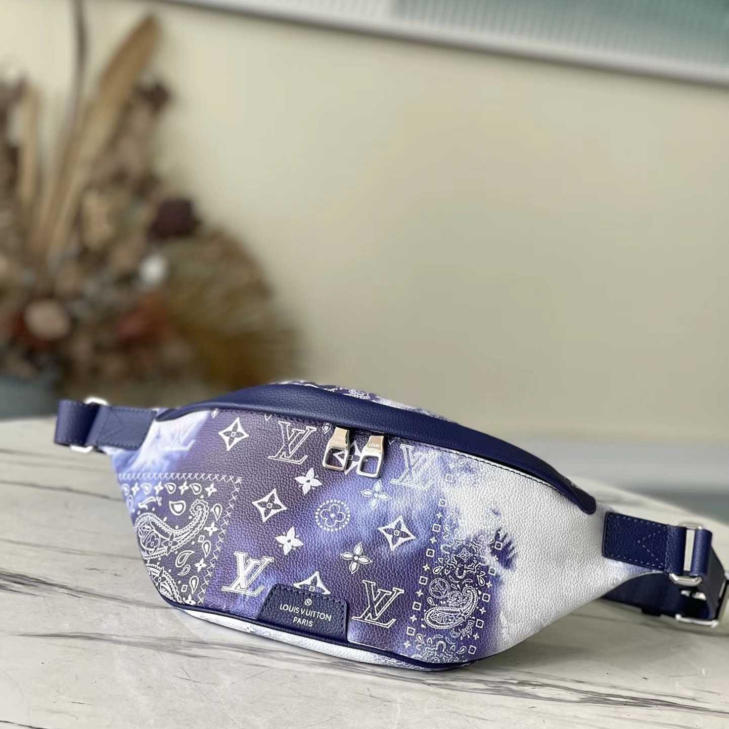 Louis Vuitton Discovery Bumbag PM(44-15-9cm)     M20587 - FashionPlug
