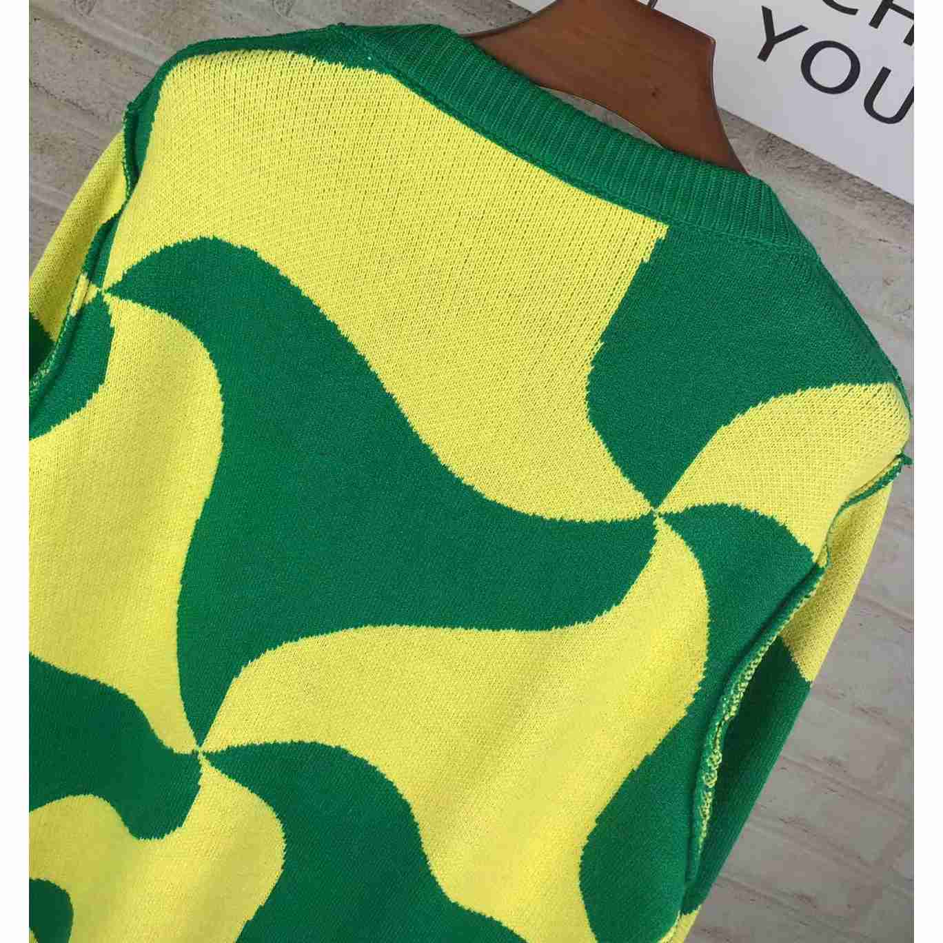 Bottega Veneta Heavyweight Wool Jacquard Wavy Triangle Sweater - FashionPlug