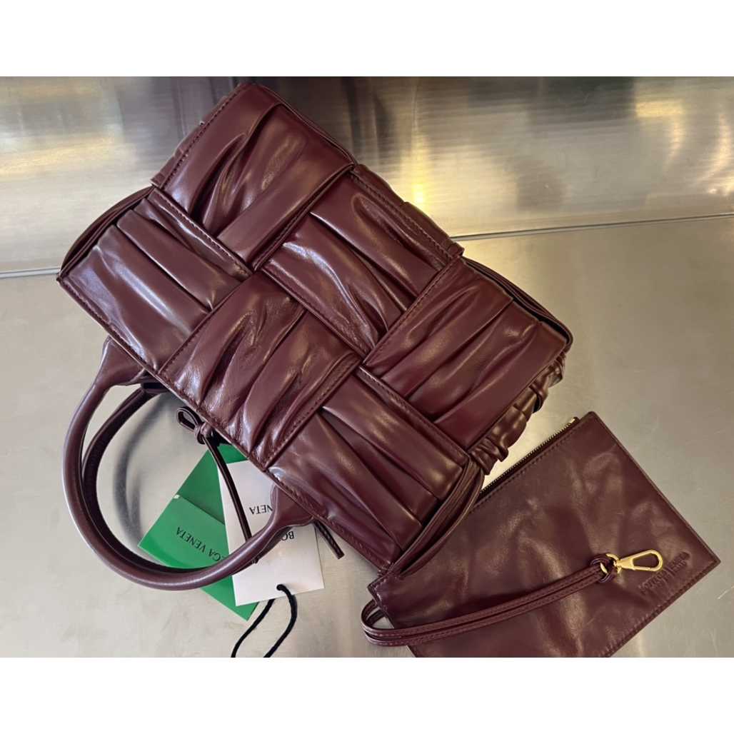 Bottega Veneta Mini Arco Tote Bag - FashionPlug