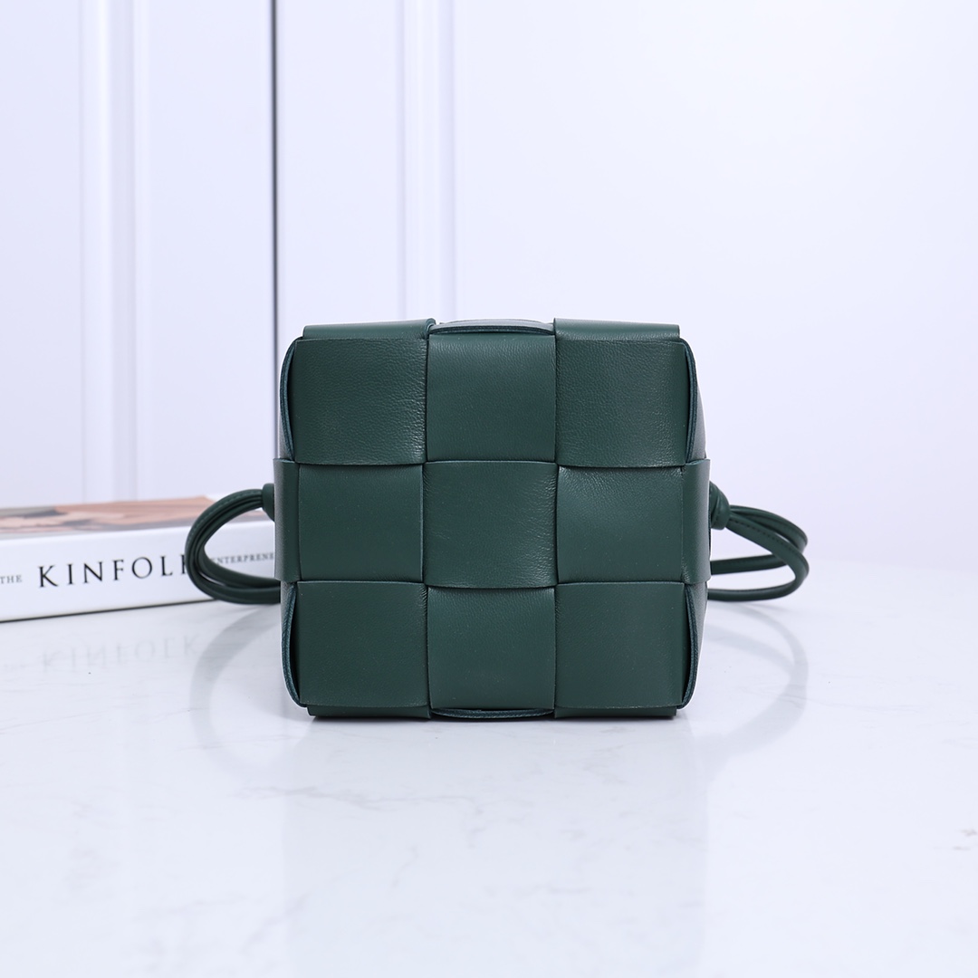 Bottega Veneta Small Cassette Bucket Bag - FashionPlug