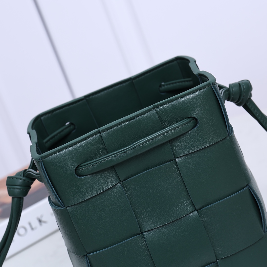 Bottega Veneta Small Cassette Bucket Bag - FashionPlug