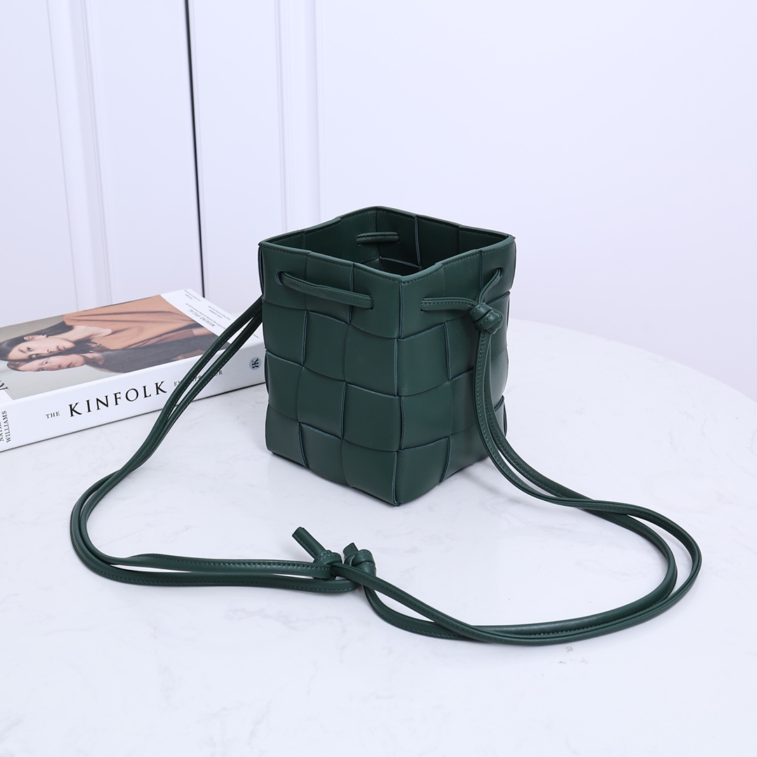 Bottega Veneta Small Cassette Bucket Bag - FashionPlug