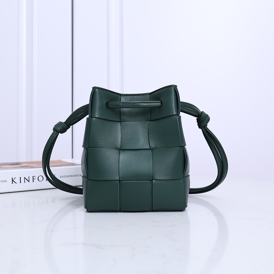 Bottega Veneta Small Cassette Bucket Bag - FashionPlug