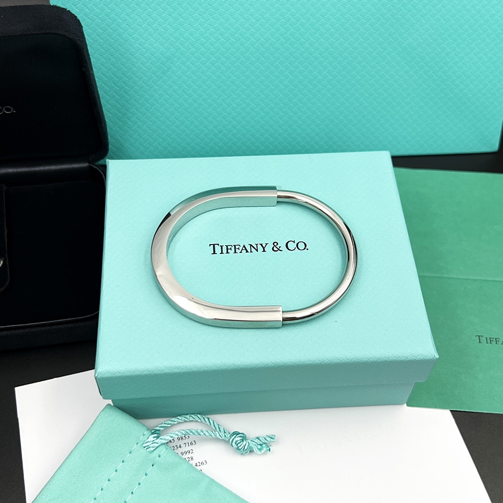 Tiffany&CO Lock Bangle In White Gold - FashionPlug