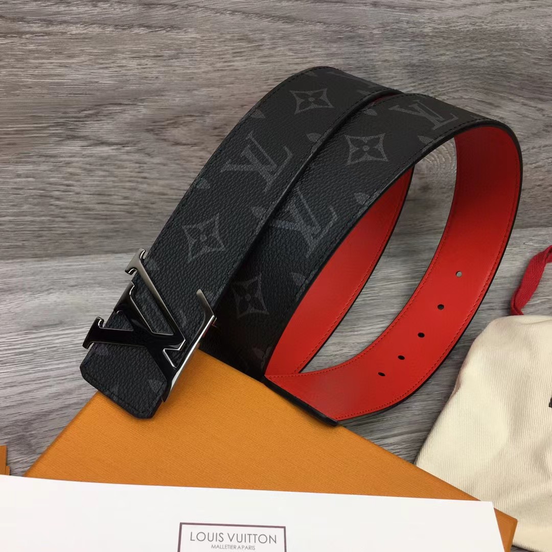 Louis Vuitton LV Initials 40MM Reversible Belt    M0601Q - FashionPlug