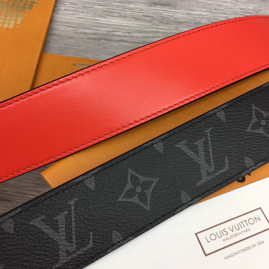 Louis Vuitton LV Initials 40MM Reversible Belt    M0601Q - FashionPlug