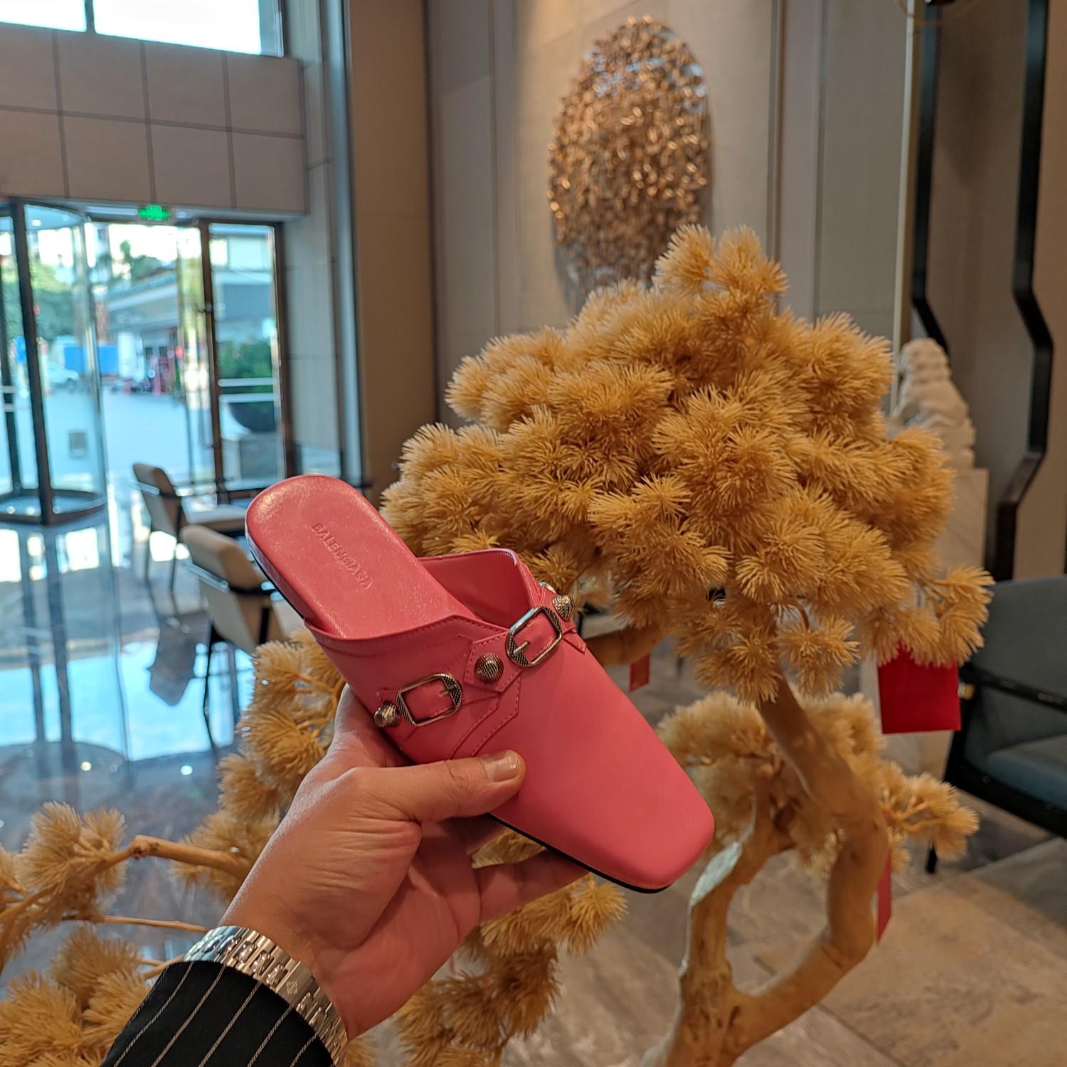 Balenciaga Women's Cosy Cagole Mule  - FashionPlug