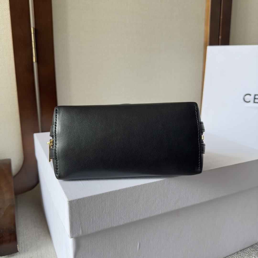 Celine Clutch On Chain Cuir Triomphe In Smooth Calfskin Black - FashionPlug