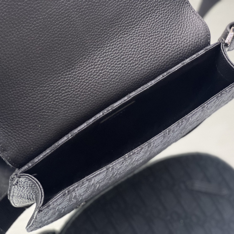 Dior Saddle Pouch - FashionPlug