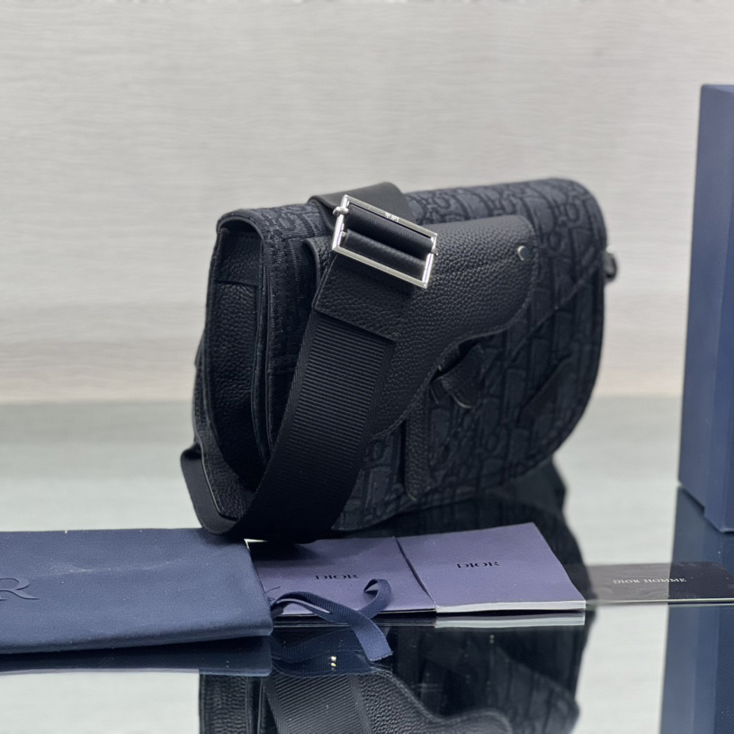 Dior Saddle Pouch - FashionPlug