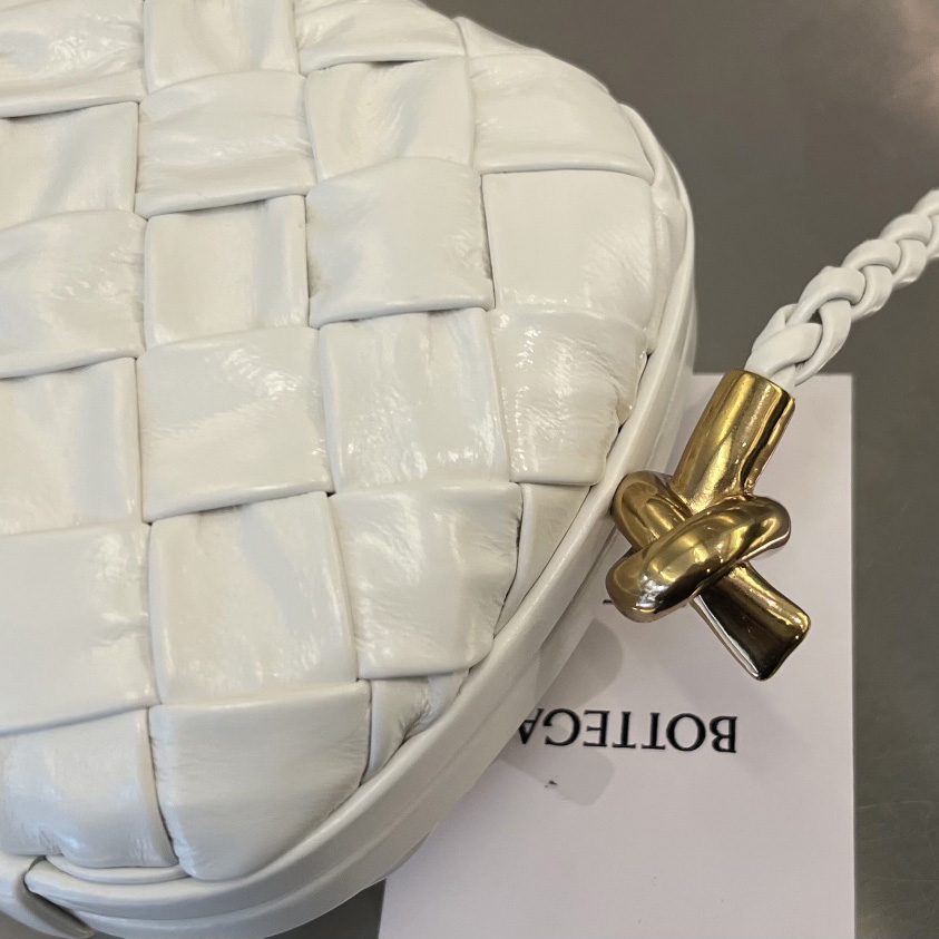 Bottega Veneta Knot On Strap - FashionPlug