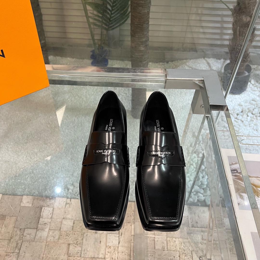 Louis Vuitton Connelly Flat Loafer      1AAOKF - FashionPlug