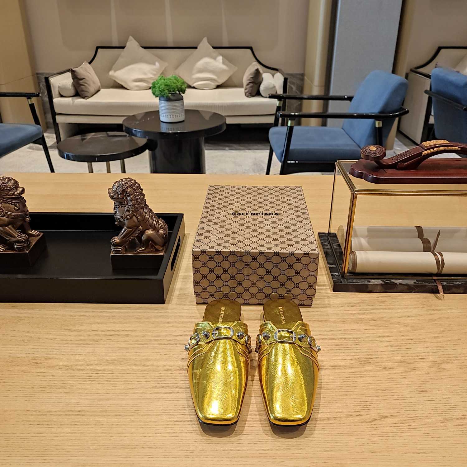 Balenciaga Women's Cosy Cagole Mule  - FashionPlug
