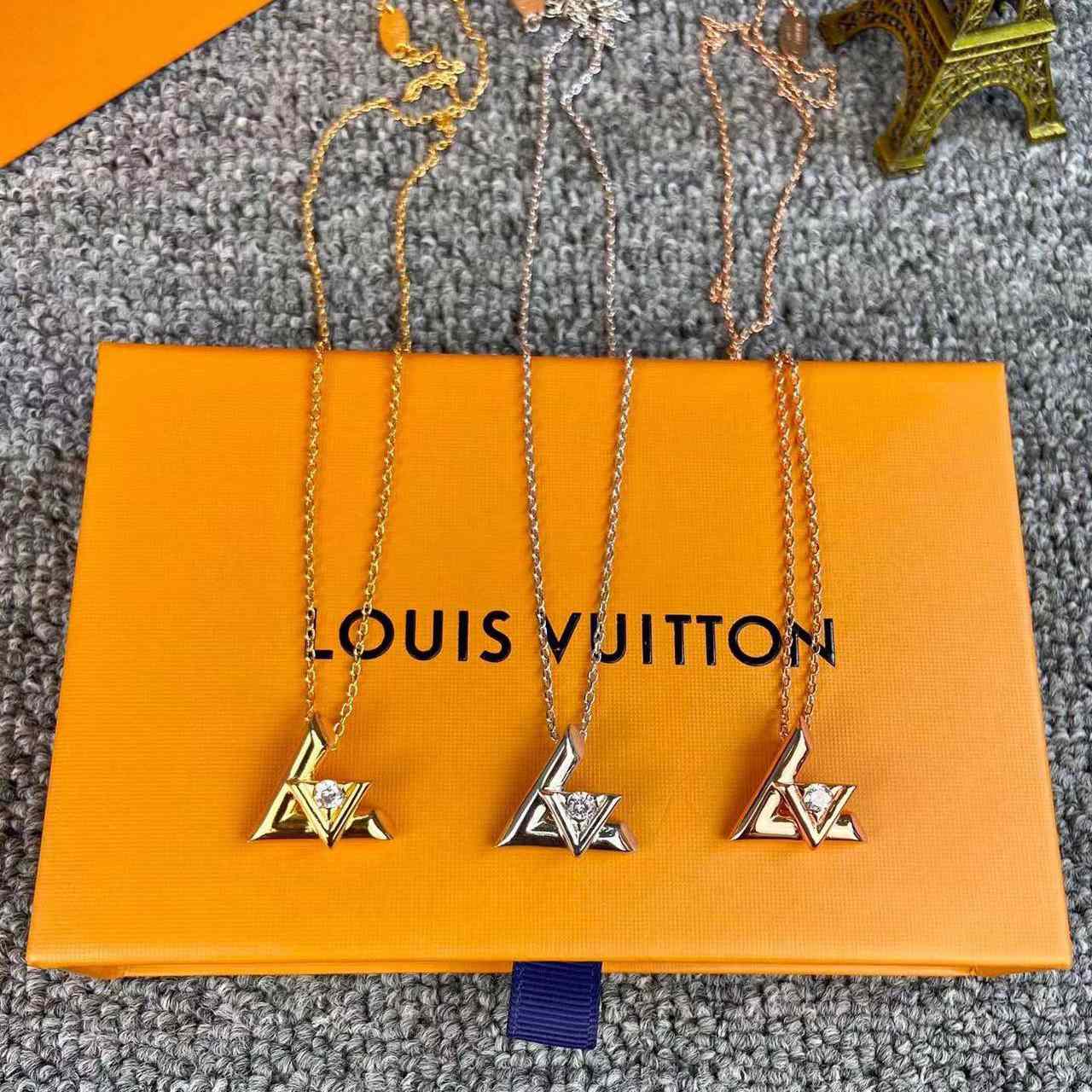 Louis Vuitton LV Volt One Small Pendant, Pink Gold And Diamond     Q93813 - FashionPlug