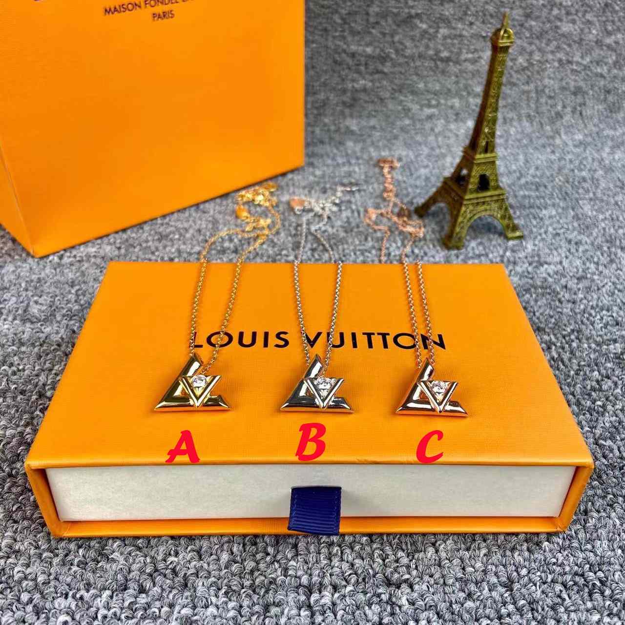 Louis Vuitton LV Volt One Small Pendant, Pink Gold And Diamond     Q93813 - FashionPlug
