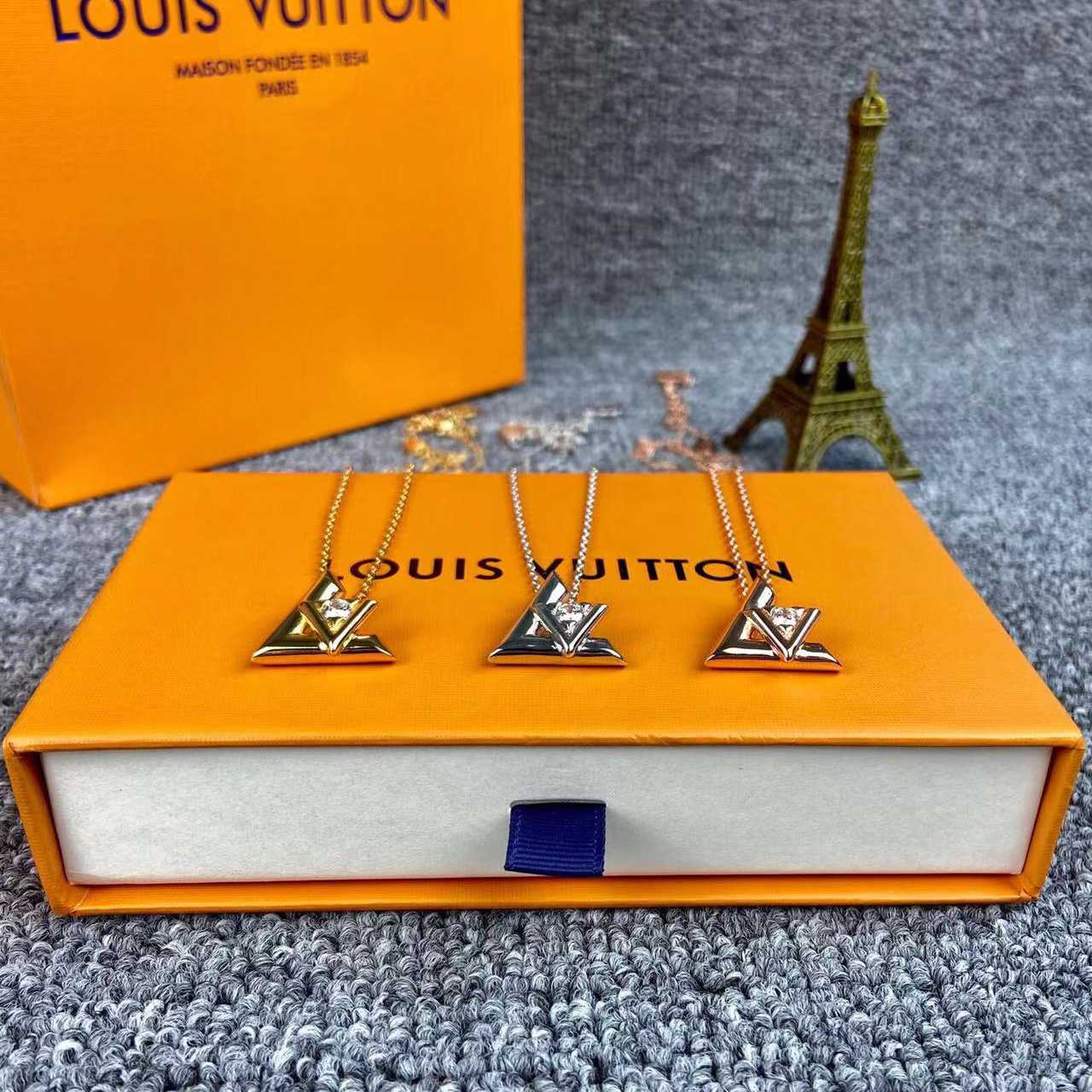 Louis Vuitton LV Volt One Small Pendant, Pink Gold And Diamond     Q93813 - FashionPlug