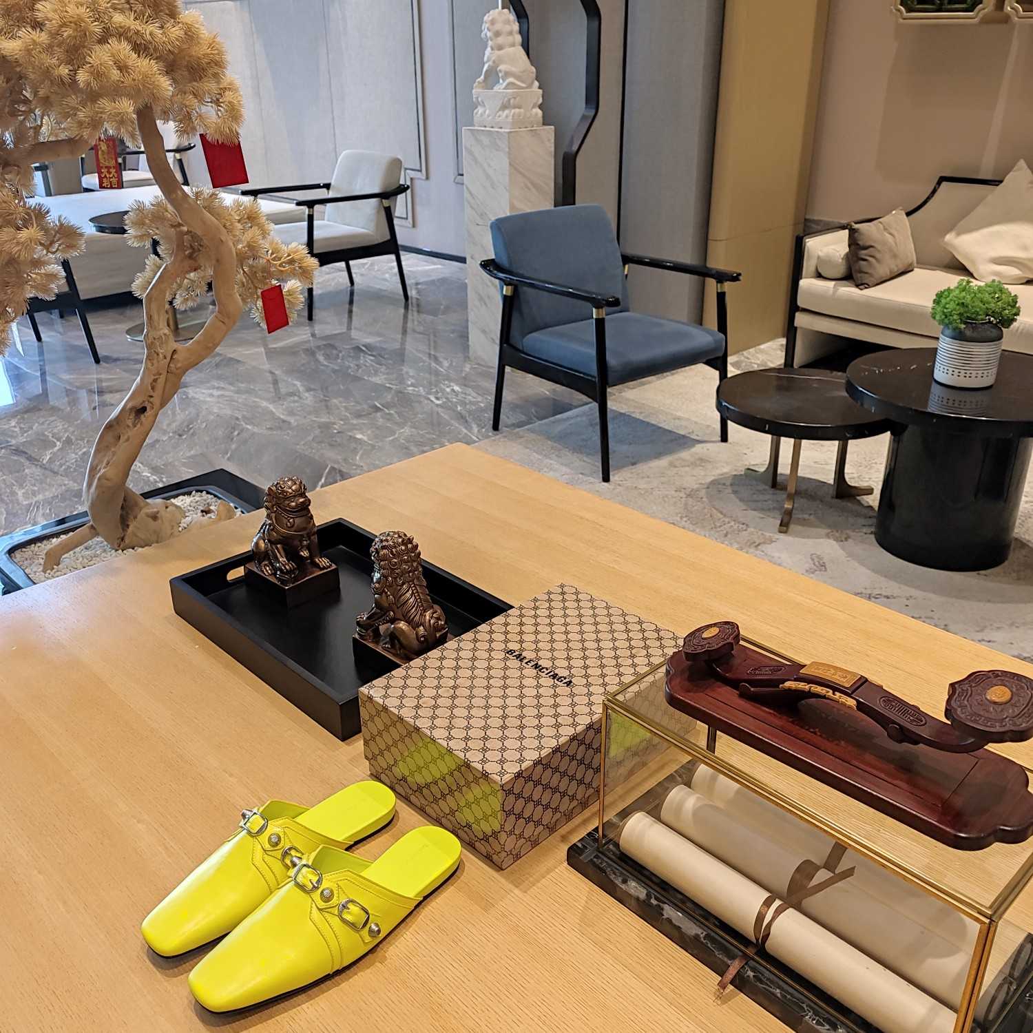 Balenciaga Women's Cosy Cagole Mule  - FashionPlug