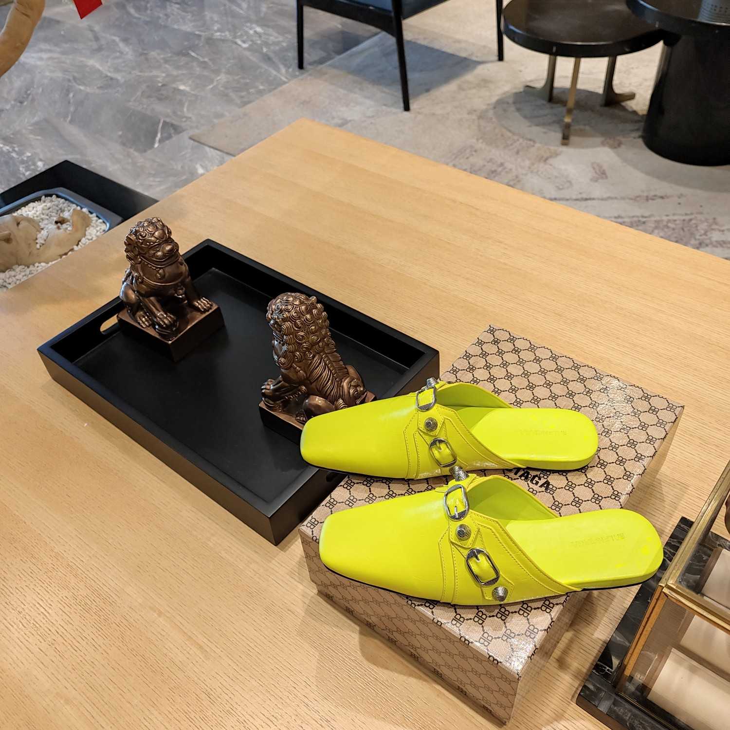 Balenciaga Women's Cosy Cagole Mule  - FashionPlug