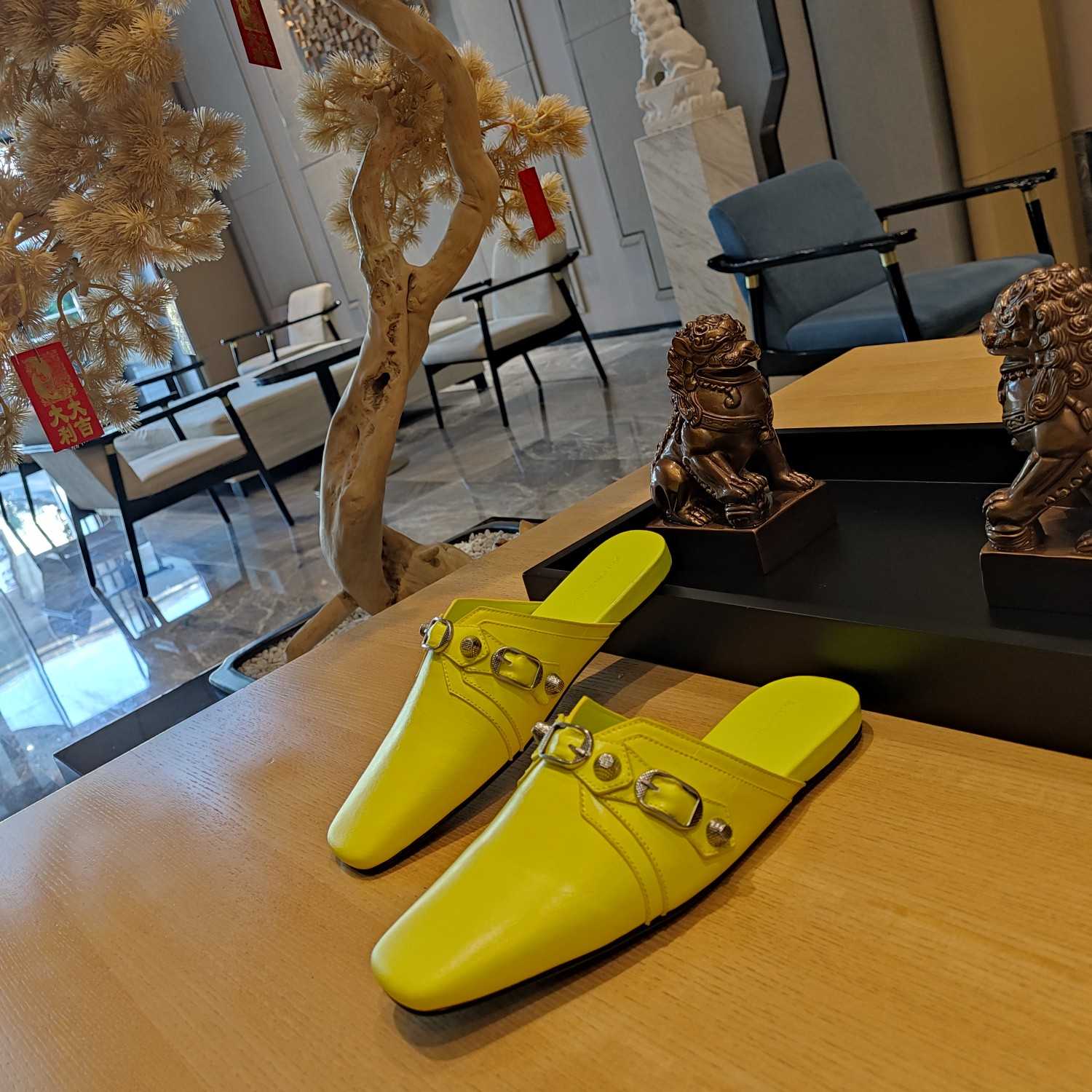 Balenciaga Women's Cosy Cagole Mule  - FashionPlug
