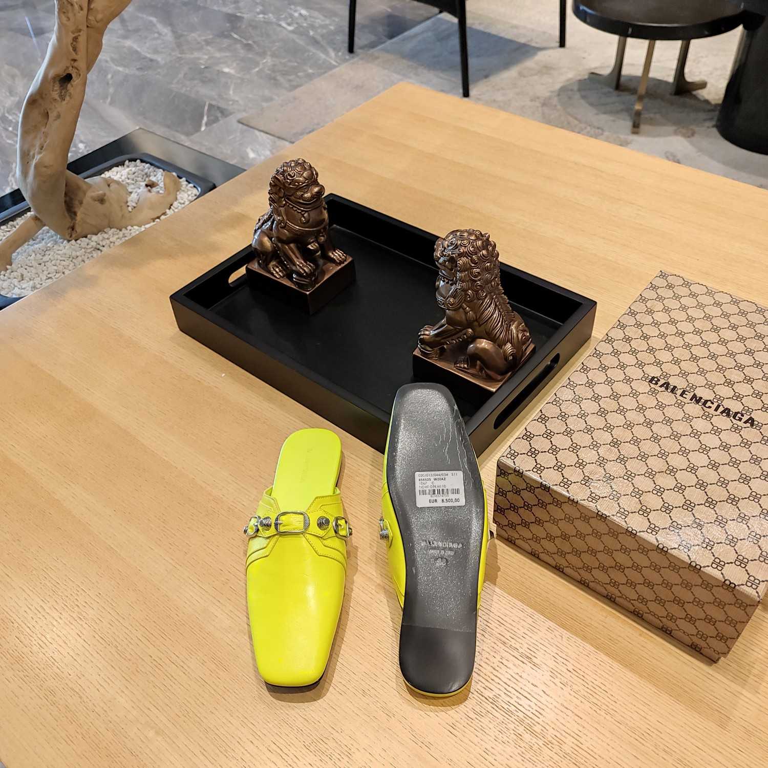 Balenciaga Women's Cosy Cagole Mule  - FashionPlug