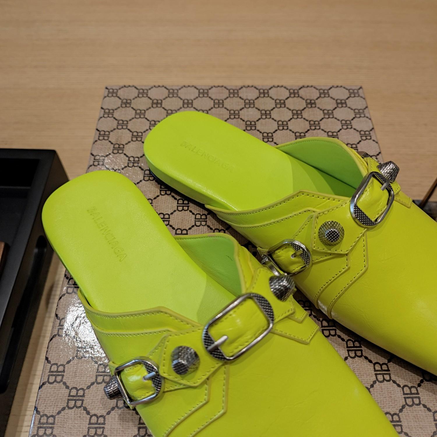 Balenciaga Women's Cosy Cagole Mule  - FashionPlug