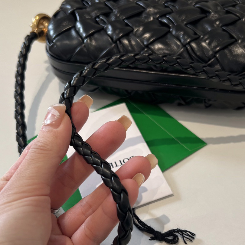 Bottega Veneta Knot On Strap - FashionPlug