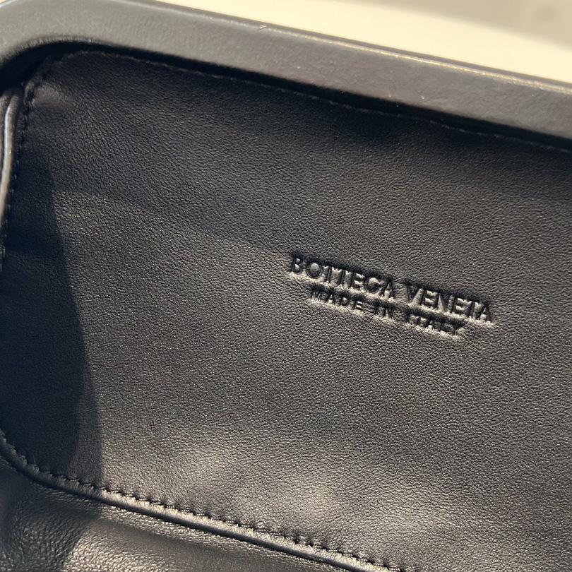 Bottega Veneta Knot On Strap - FashionPlug