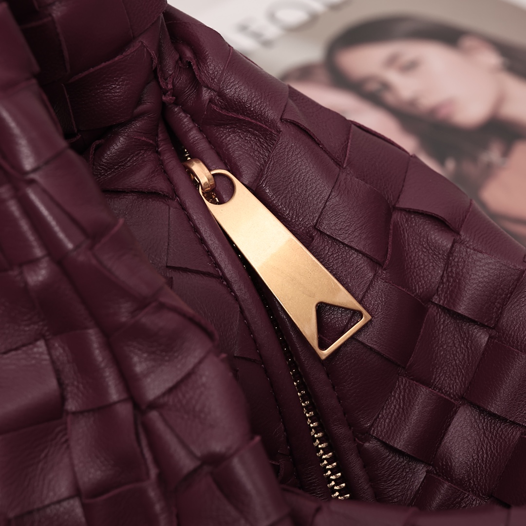 Bottega Veneta Teen Jodie - FashionPlug